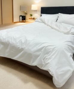 Posteljina Saten GLAT Bela boja 200x220cm